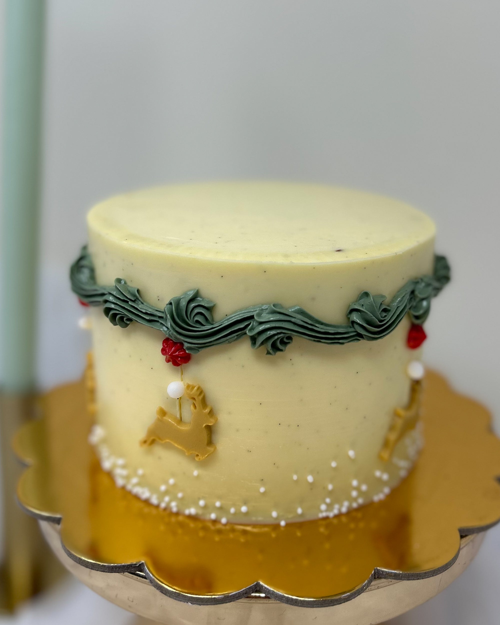 Festive Garland Christmas Cake