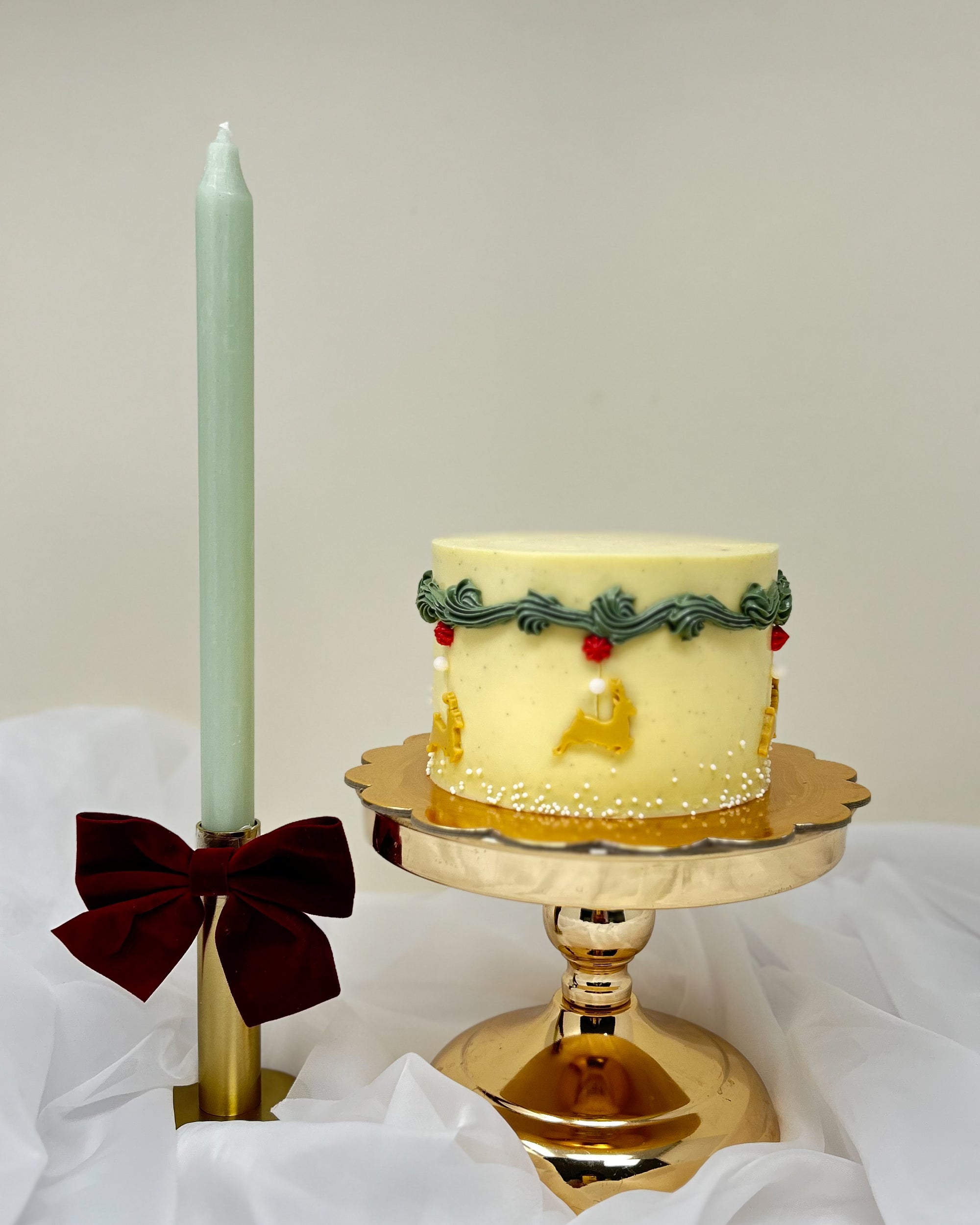 Festive Garland Christmas Cake