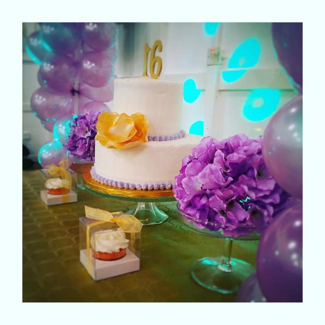 Sweet Sixteen birthday party – Stacked cakes, cupcakes, an edible rose and tinz ;)