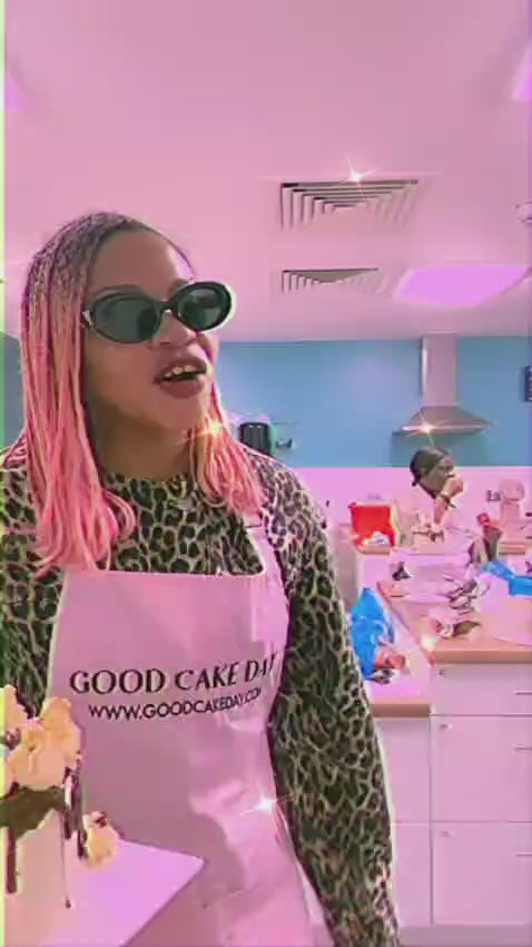 Dear Future Me: A Cake Decorating Experience