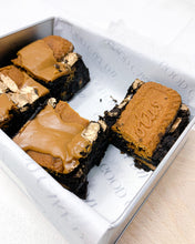 Load image into Gallery viewer, Bea Biscoff - Dark chocolate and Biscoff brownies
