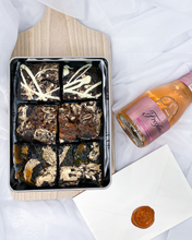Load image into Gallery viewer, Mixed Selection Brownies &amp; Prosecco/Rose Gift Set
