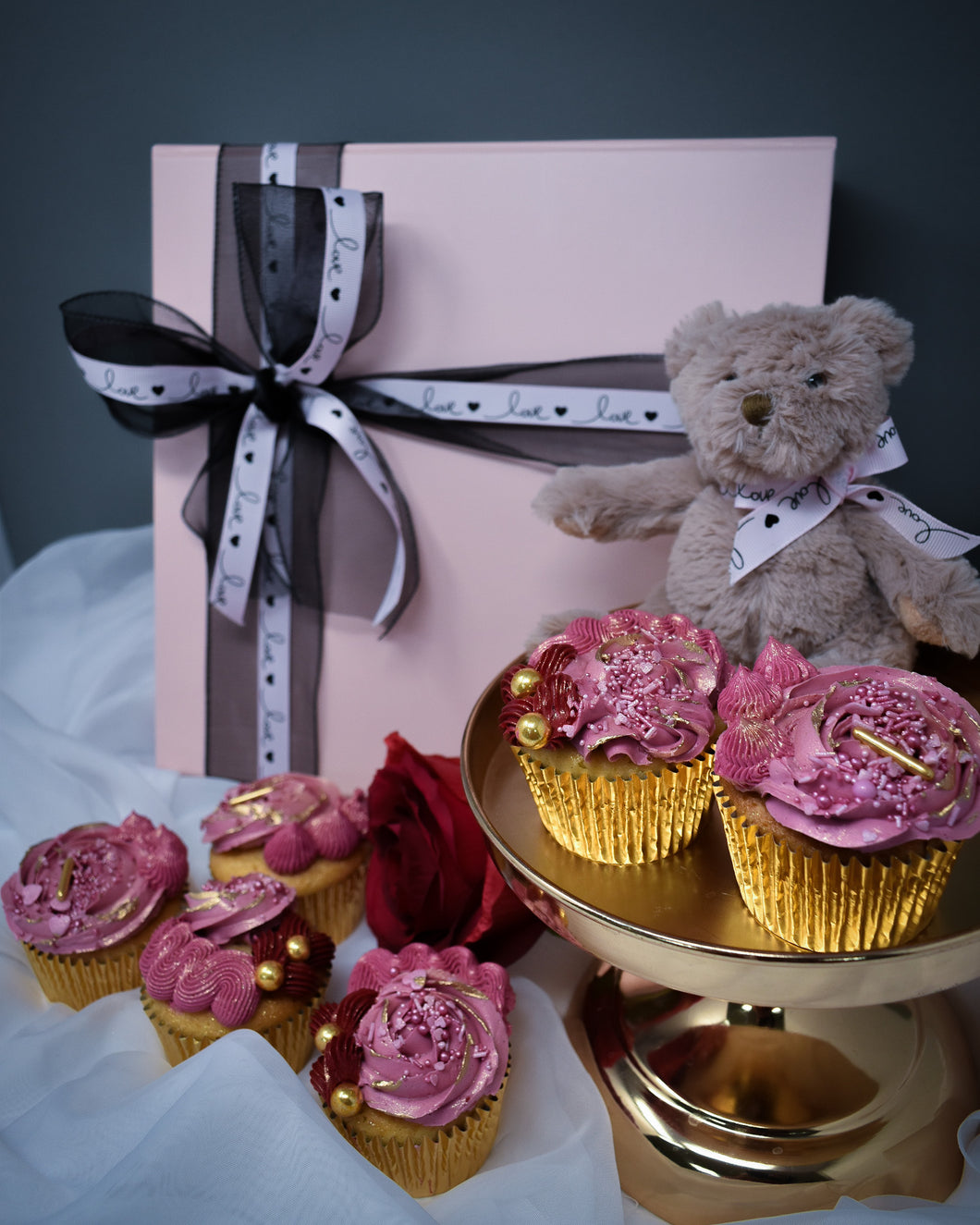 Valentine's Day Cupcakes Gift Set