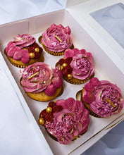 Load image into Gallery viewer, Valentine&#39;s Day Cupcakes Gift Set
