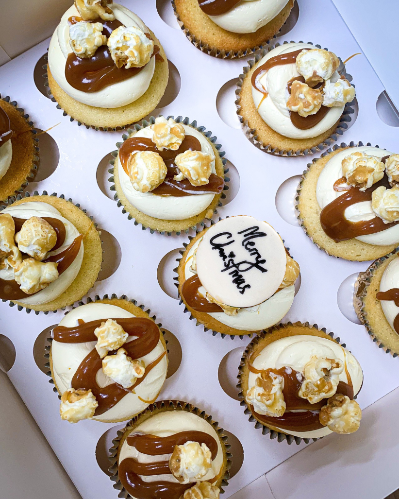 Merry Christmas Vanilla and Salted Cupcakes