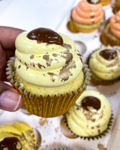 Load image into Gallery viewer, Signature Cupcakes
