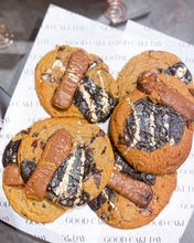 Load image into Gallery viewer, Crownie - Chocolate Chip Cookie with a Dark Chocolate Brownie Centre
