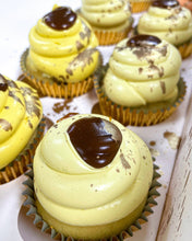 Load image into Gallery viewer, Matching Signature Cupcakes
